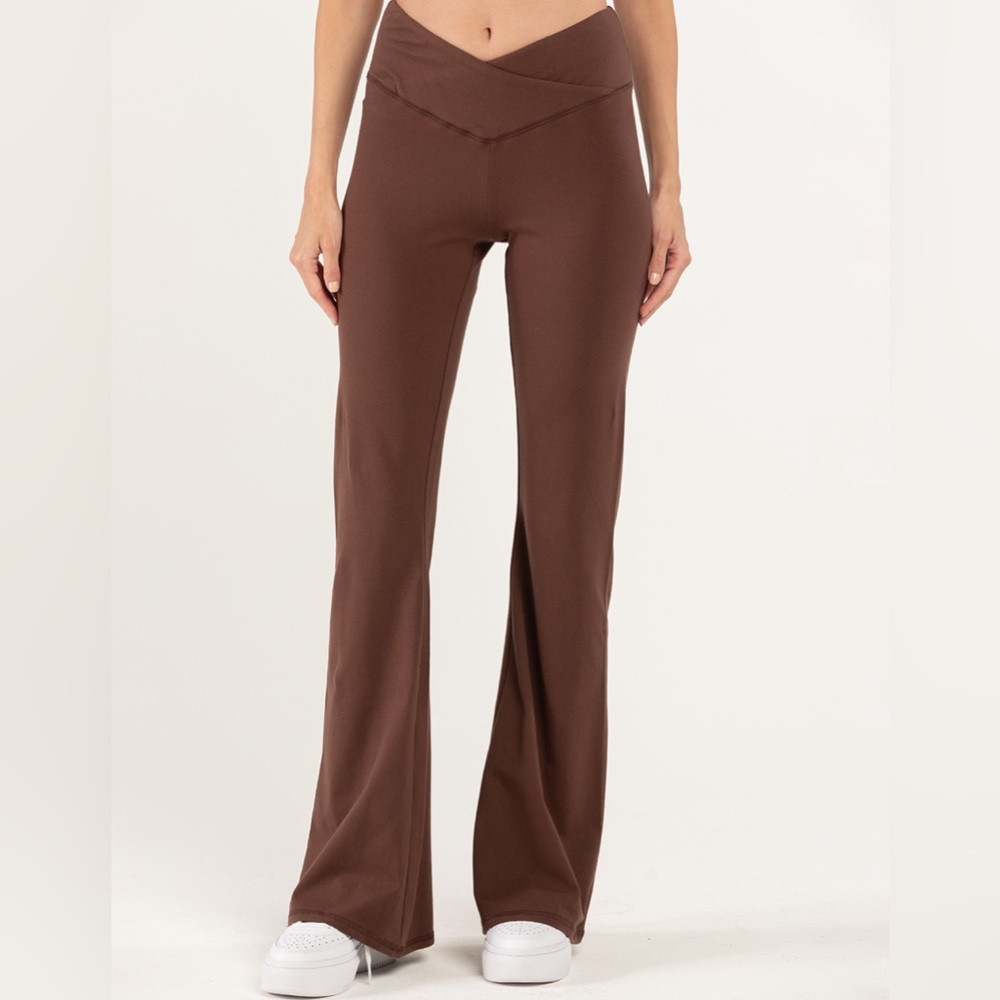 Hollister Brown V-Waist Flared Leggings